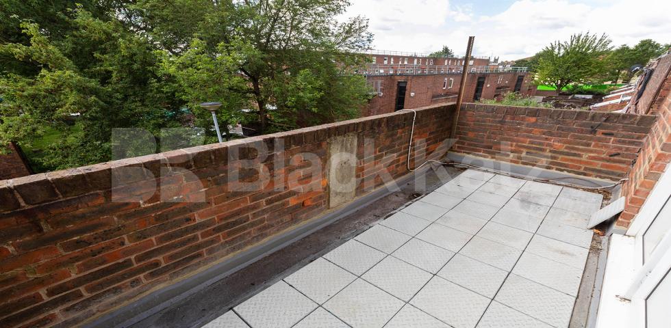 Recently decorated spacious 3 bed with a modern kitchen and bathroom Sanders Way, Archway / Crouch End